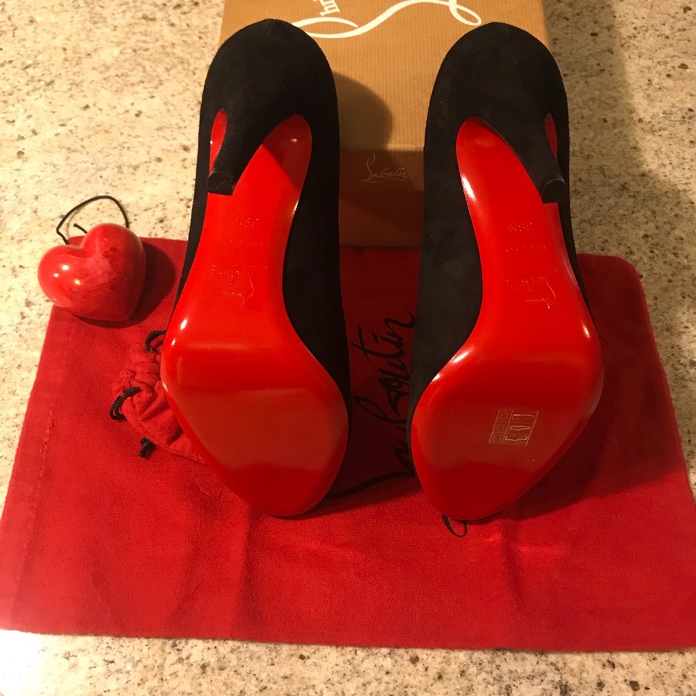 Authentic Christian Louboutin Simple Pump, Suede - Picture 4 of 6